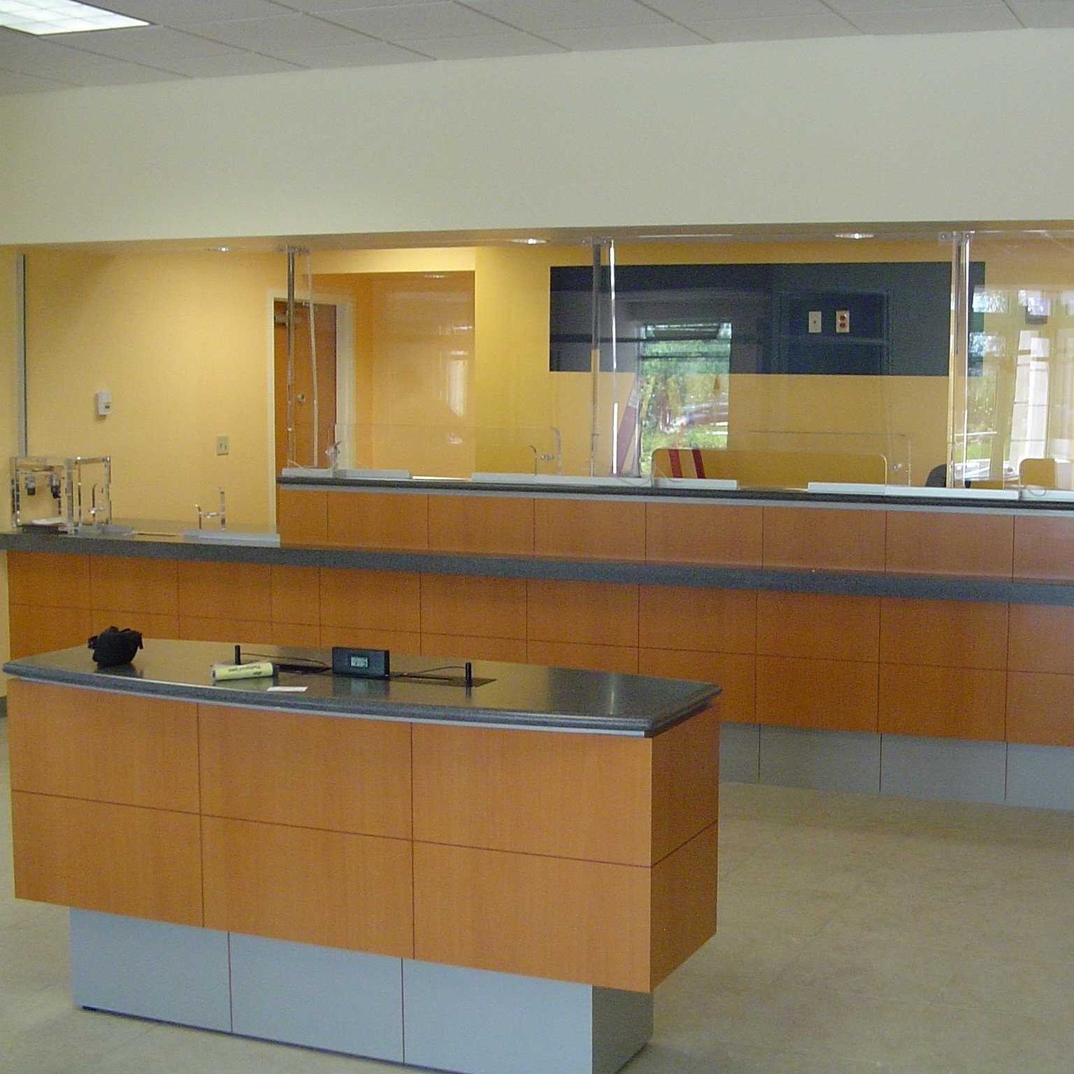 banking center, horizontal baffle system